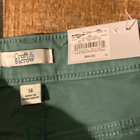 NWT Croft & barrow size 14 Capri, mid rise, hits mid calf.  56% cotton NWT - Picture 7 of 8